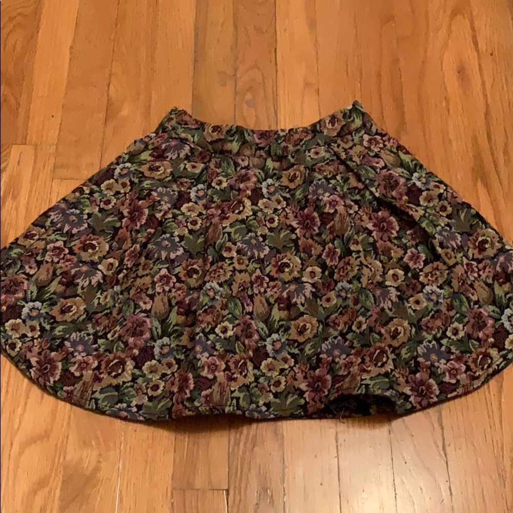 BCBG pleated flirty skirt
